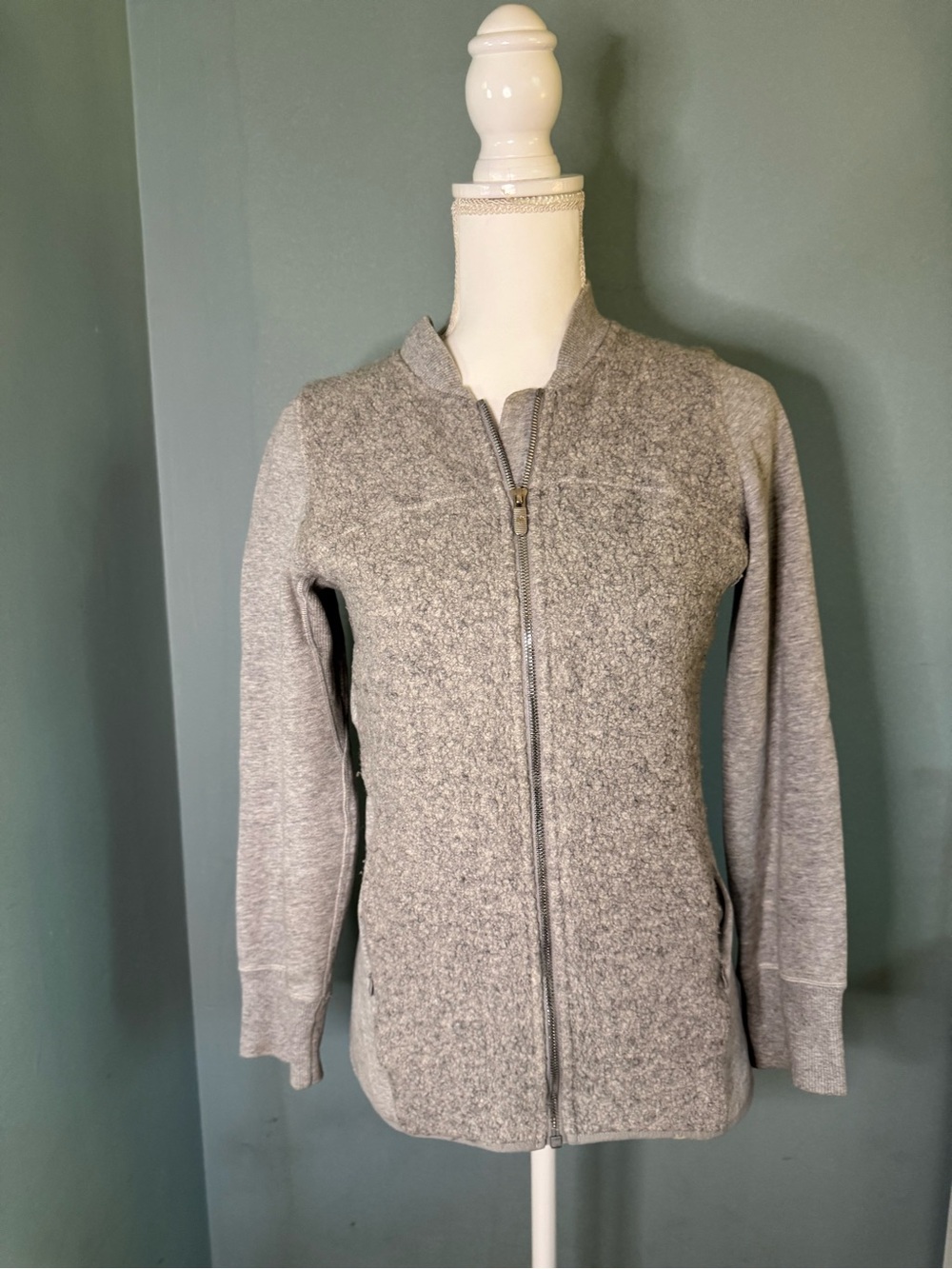 EUC Gray Lululemon Gray Mixed Zip-Front Women's Sweater Jacket 4 Small